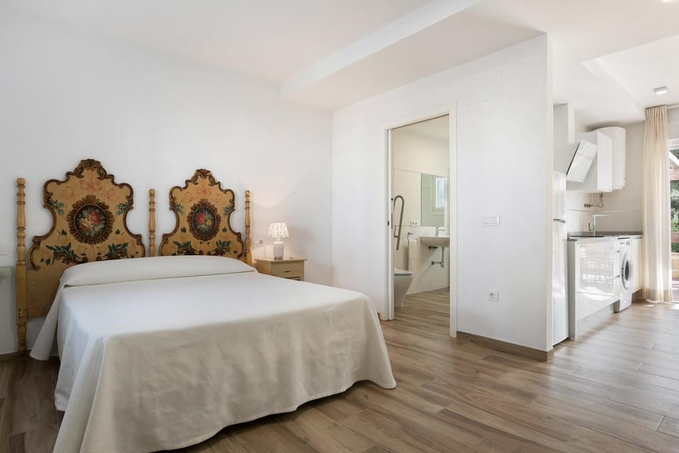 Living room, Bedroom