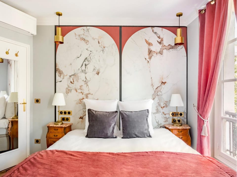 Bed, Photo of the whole room, Bedroom