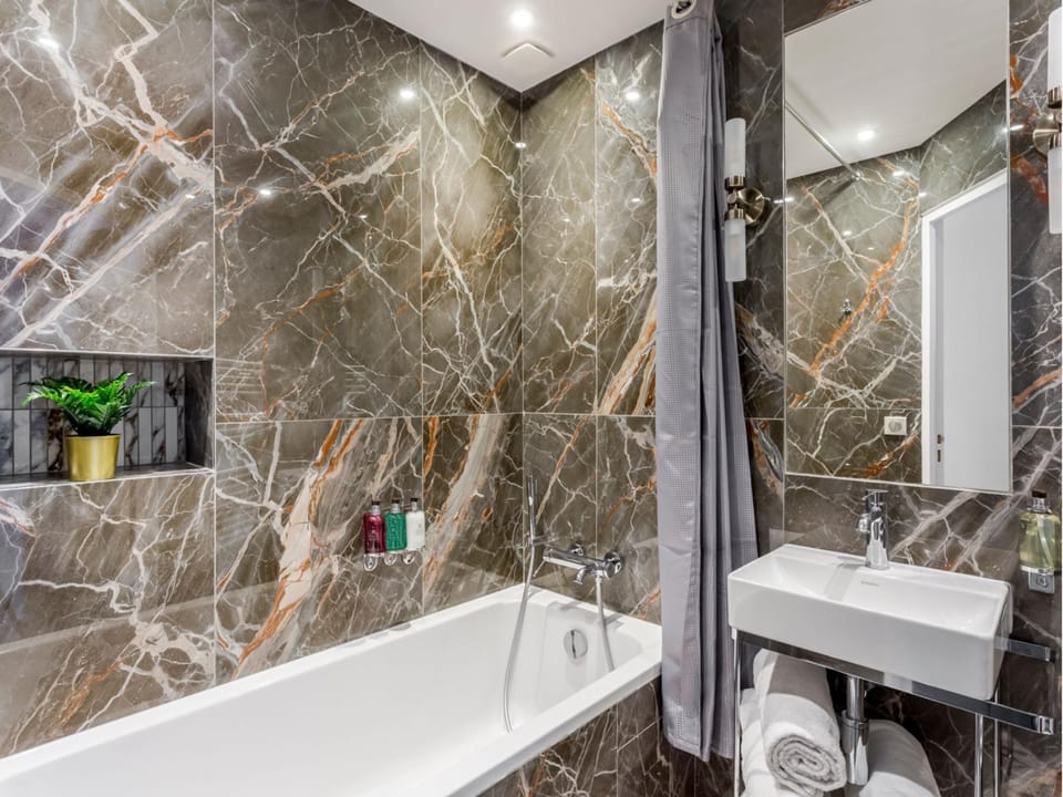 Shower, Bathroom, Bath, towels