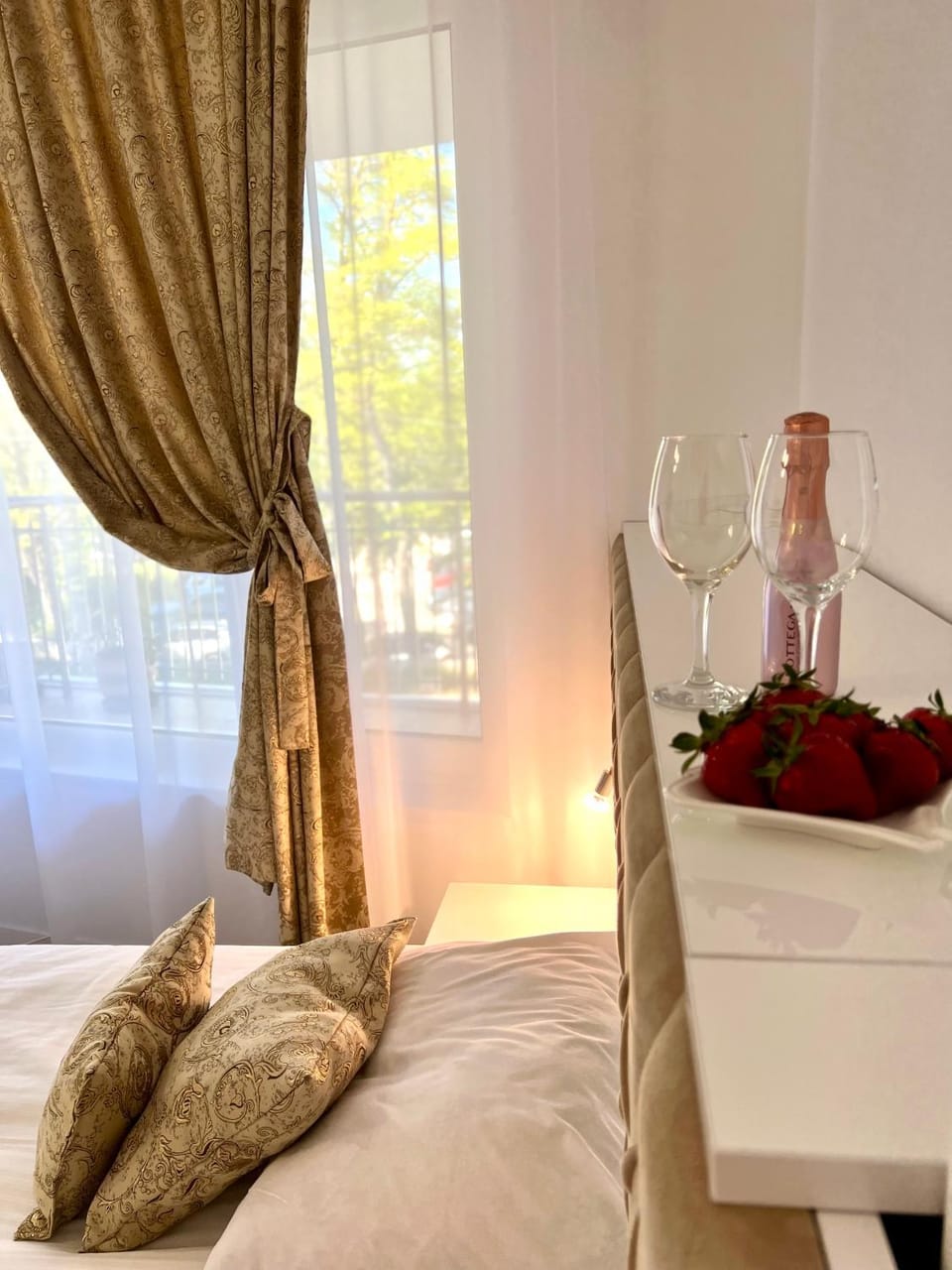 Toilet, Library, Bathroom, Balcony/Terrace, Balcony/Terrace, Beach, Bedroom, Sunset, internet