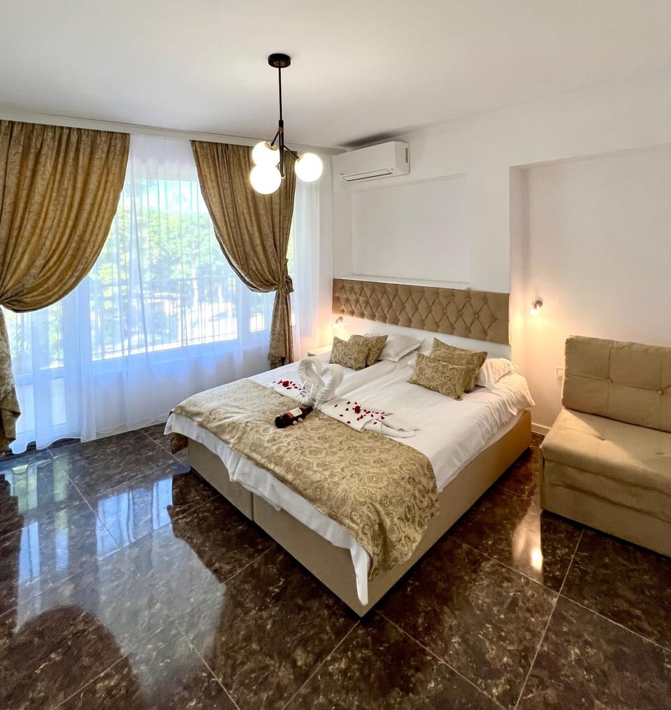 Toilet, Bird's eye view, Balcony/Terrace, Bedroom, air conditioner