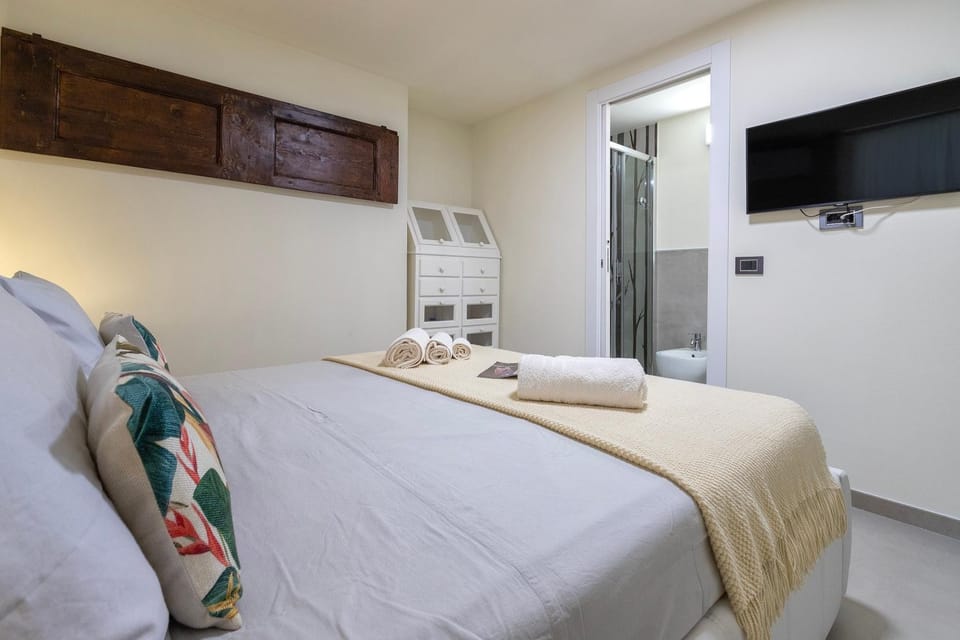 Living room, Bedroom