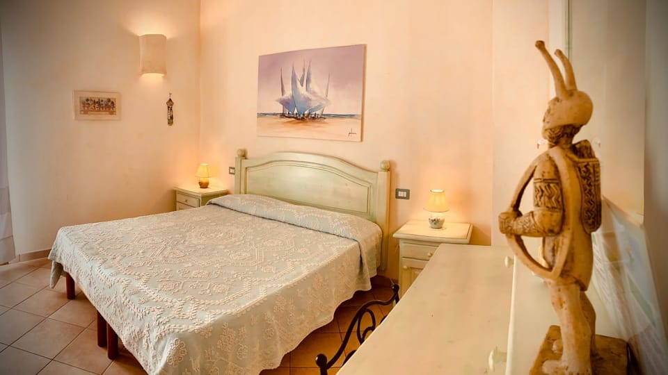 Bed, Photo of the whole room, Decorative detail, Bedroom