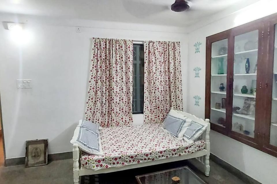 Sylvie Cottage- Near White Town and Beach Apartment in Puducherry