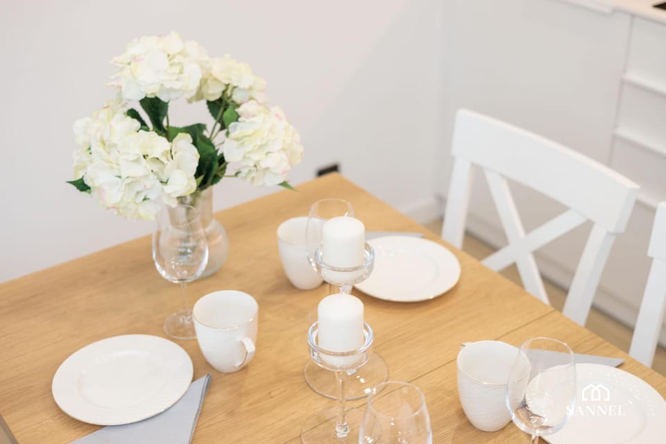 Kitchen or kitchenette, Decorative detail, Dining area