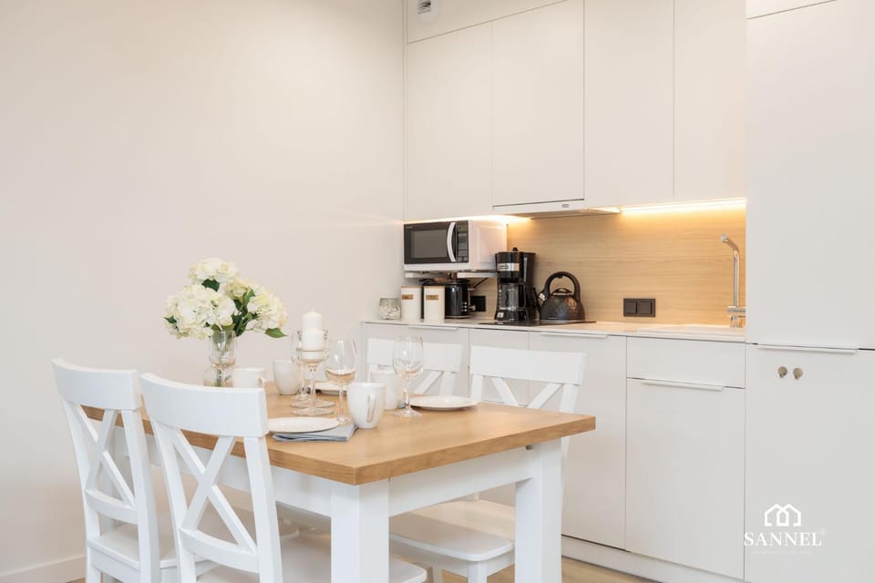 Coffee/tea facilities, Kitchen or kitchenette, Decorative detail, Dining area, On site, minibar, stove, toaster