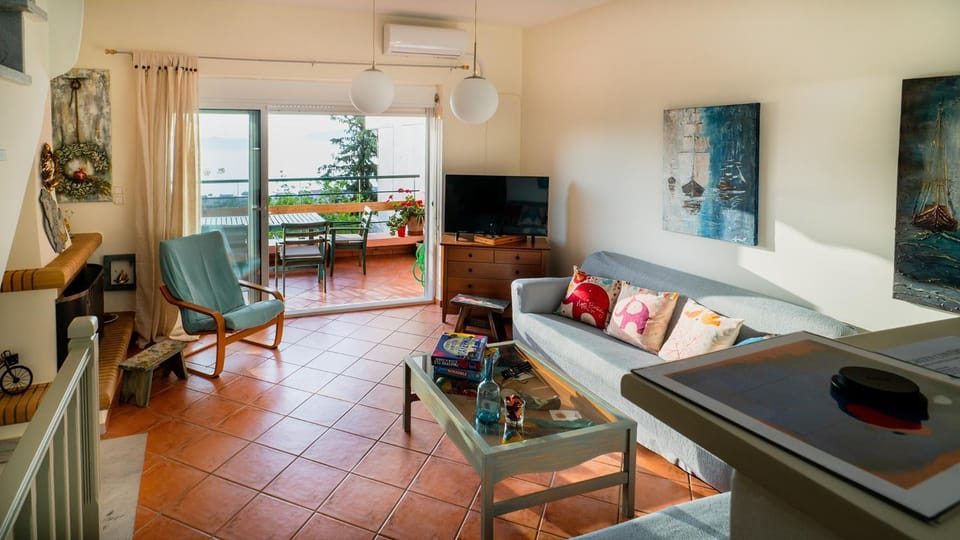 View (from property/room), Living room, Sea view, Street view