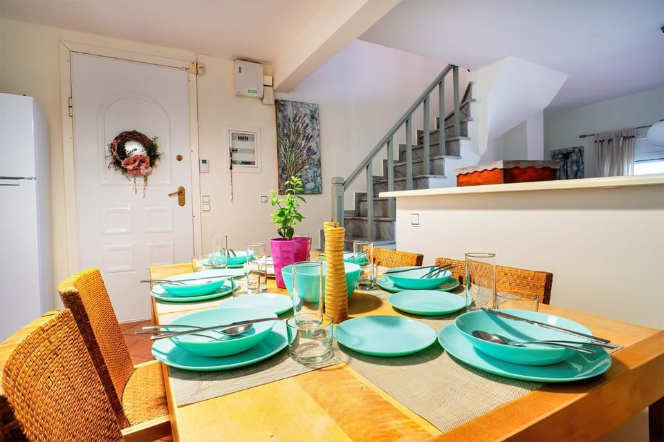 Facade/entrance, Dining area