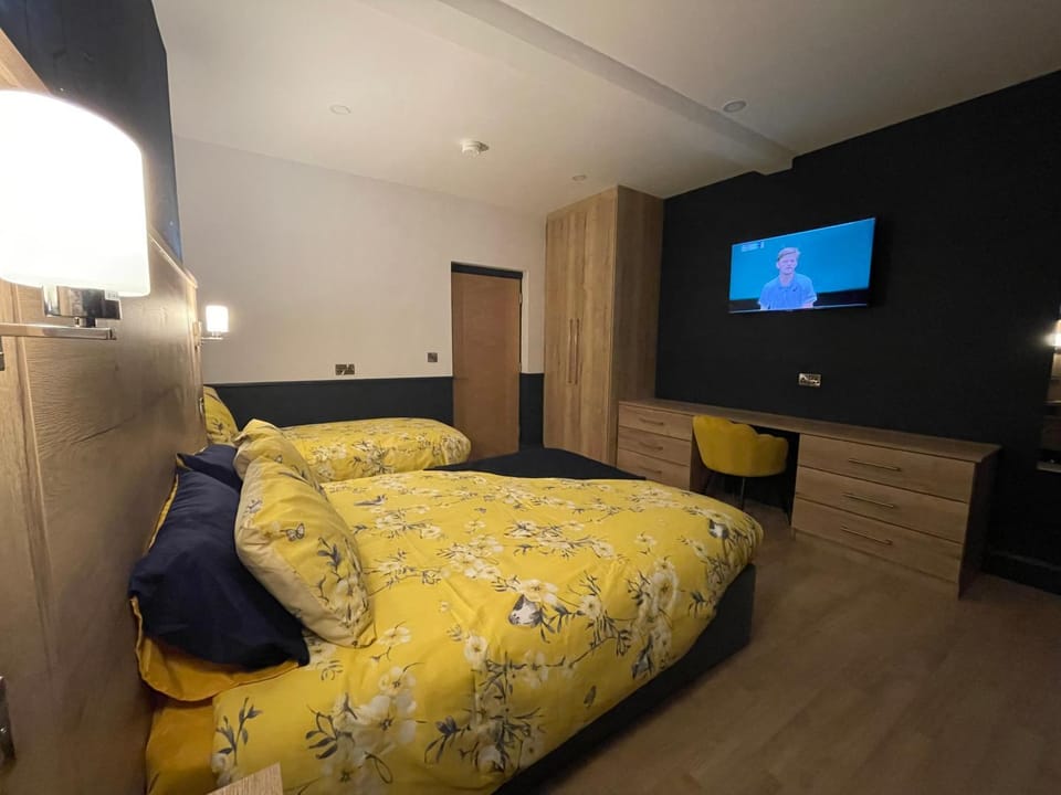 TV and multimedia, Photo of the whole room, Bedroom