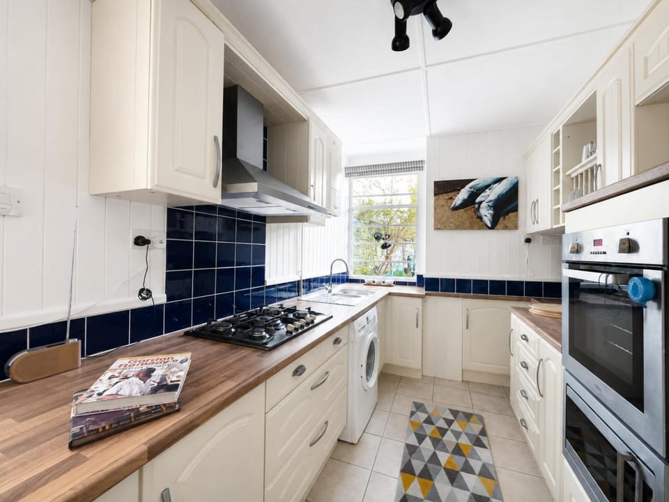 Charming Two-Bedroom Artist's Residence in Central Penzance House in Penzance