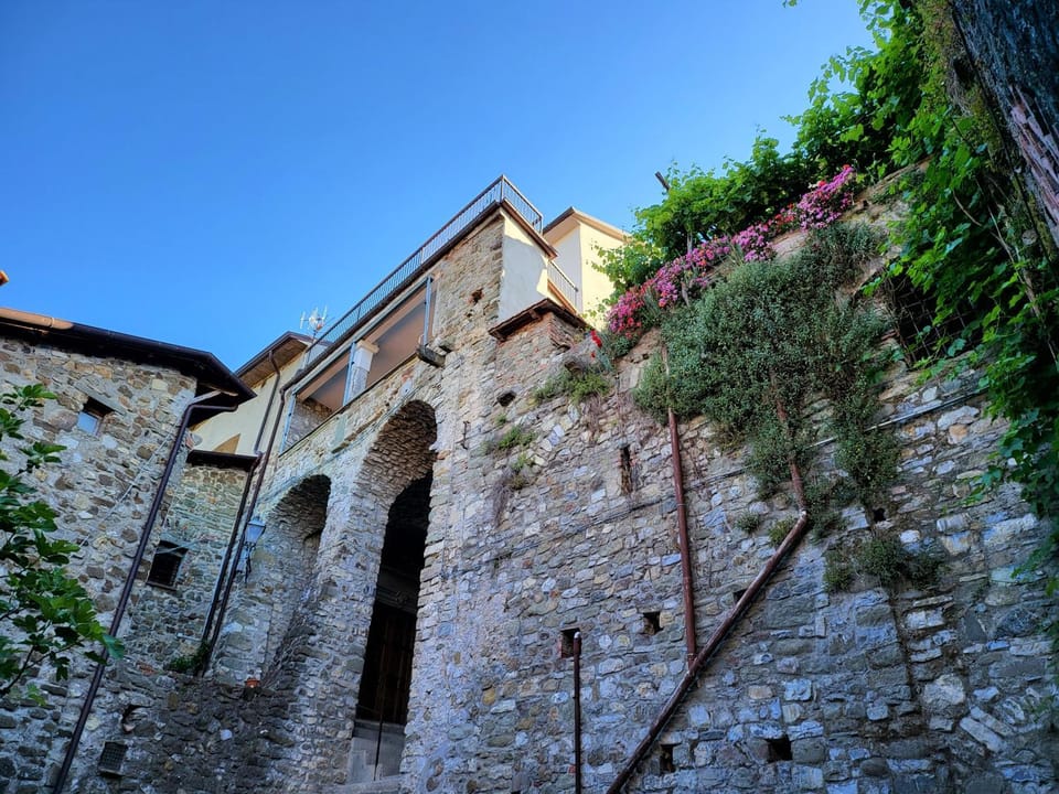 Property building, View (from property/room), Balcony/Terrace