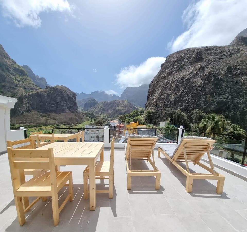 Natural landscape, View (from property/room), Balcony/Terrace, Seating area, Mountain view, Internal: Not applicable to any particular room