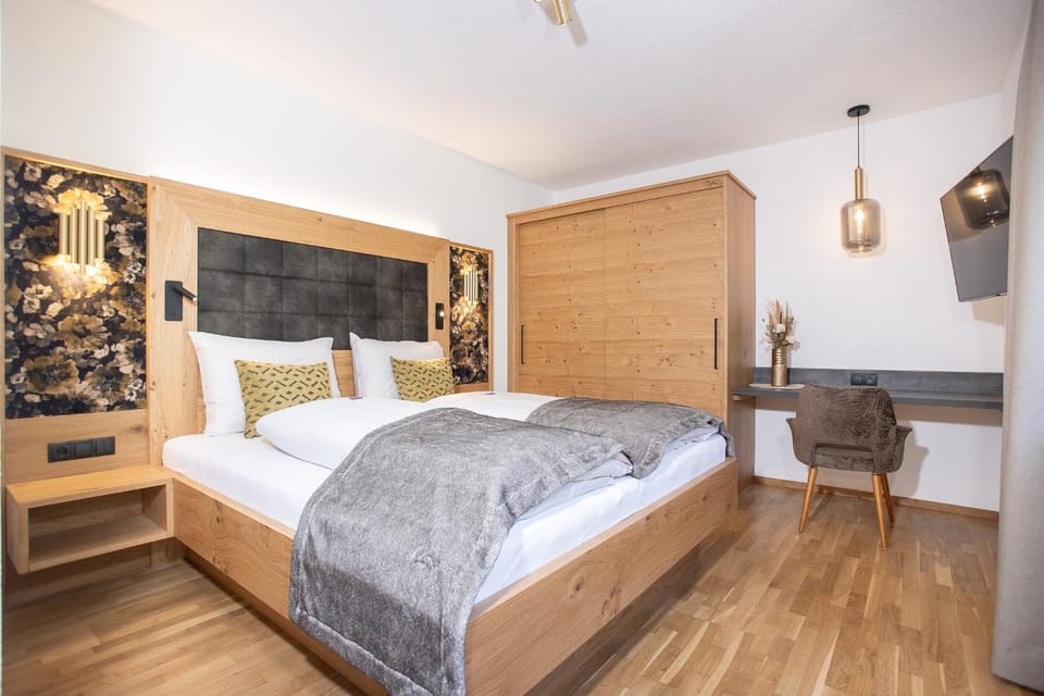 TV and multimedia, Bedroom, safe