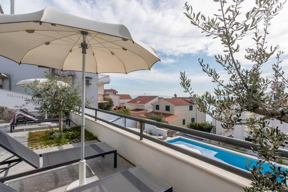 Patio, Balcony/Terrace, sunbed
