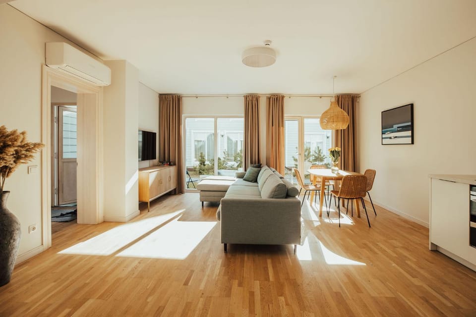 Communal lounge/ TV room, Living room, Seating area