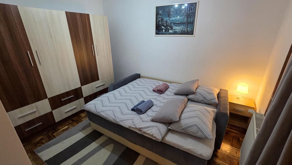 Bed, Photo of the whole room, Bedroom, flat iron, towels, wardrobe