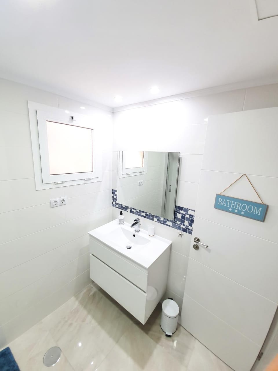 Bathroom, towels