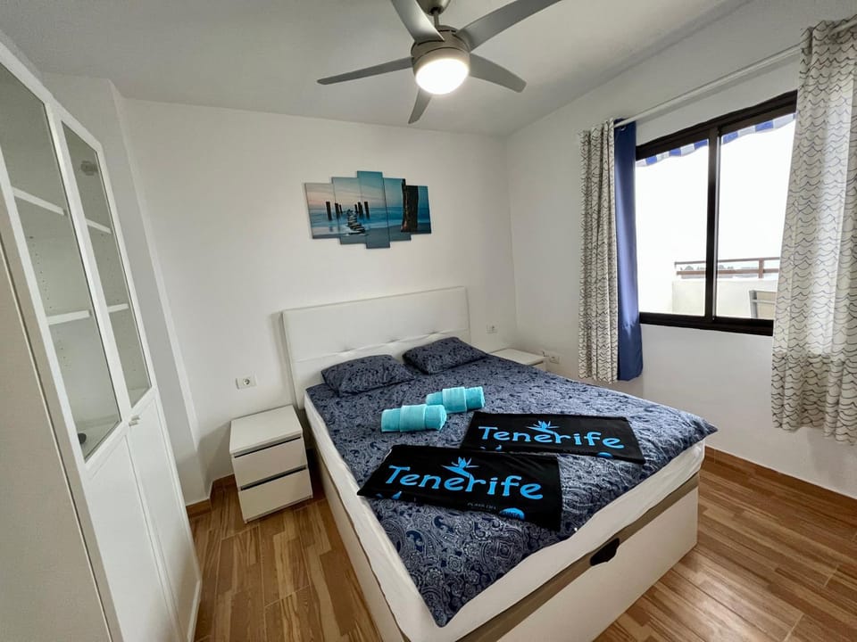 Bed, Photo of the whole room, Bedroom, Sea view, towels