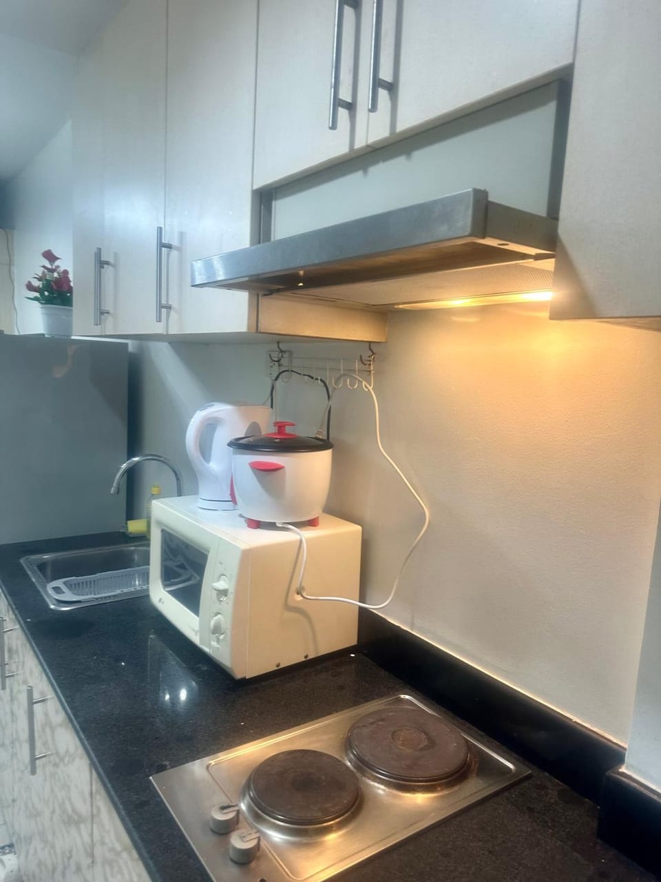 minibar, stove