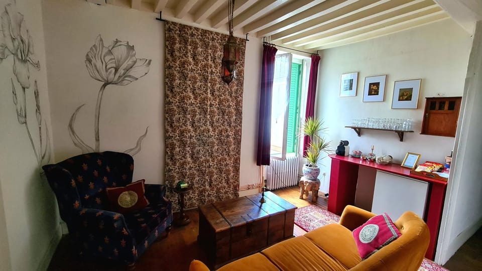 Coffee/tea facilities, Living room, Seating area