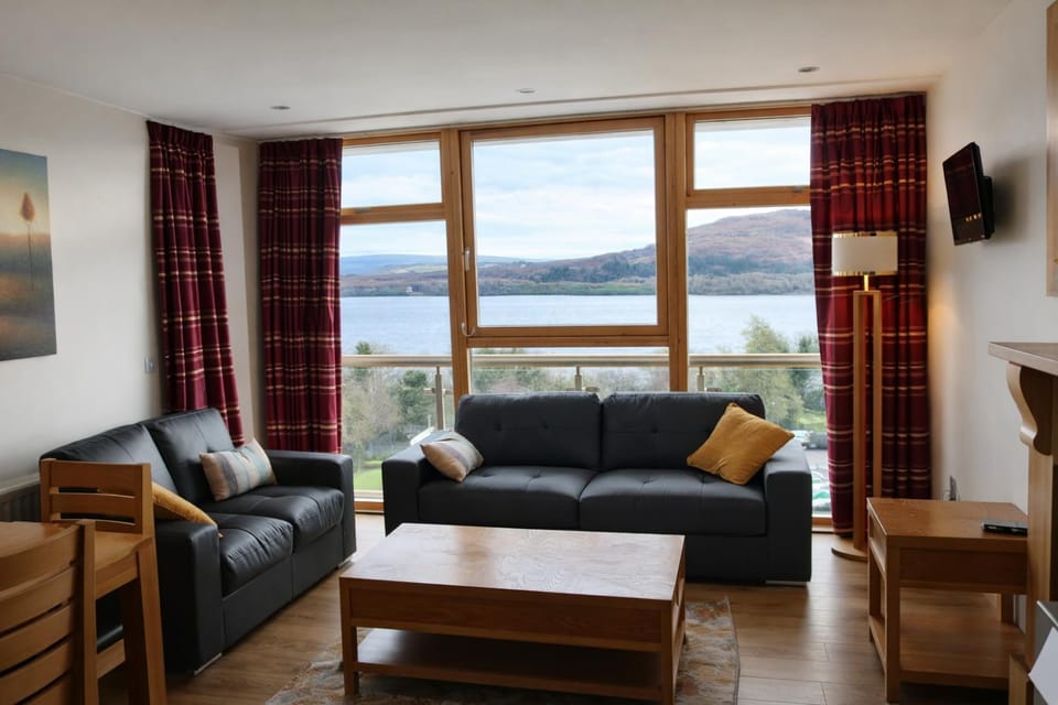 Living room, Lake view