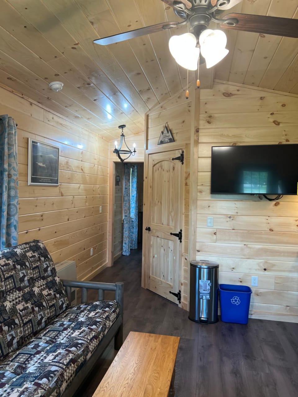 Lincoln Log Cabins Cabin in Woodstock