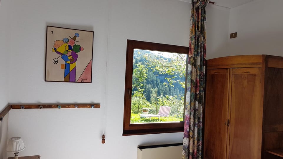 Decorative detail, Bedroom, Garden view