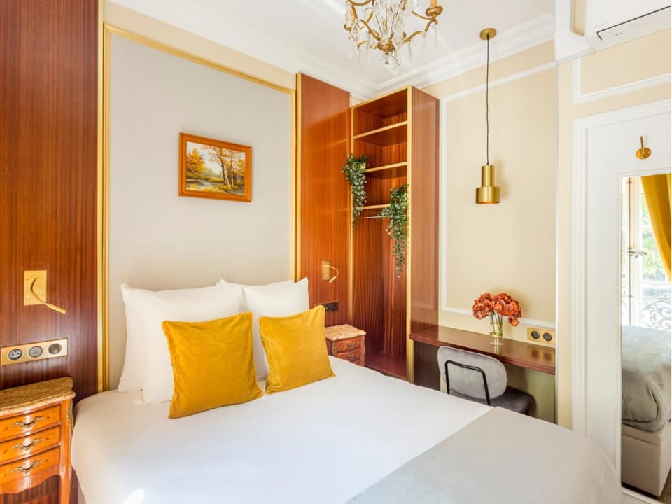 Bed, Photo of the whole room, Bedroom, wardrobe