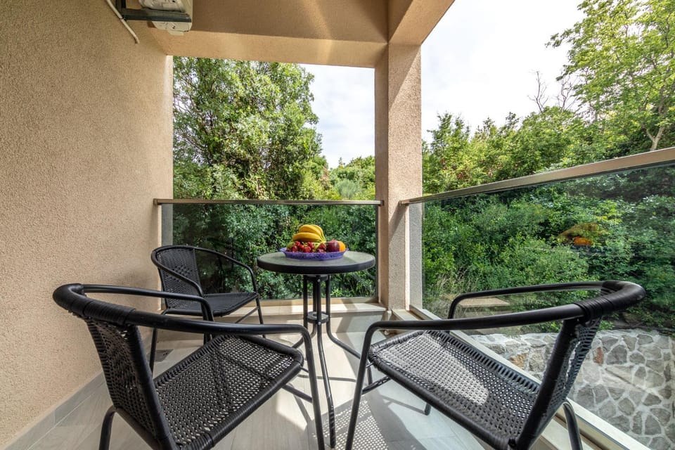 Balcony/Terrace, Garden view