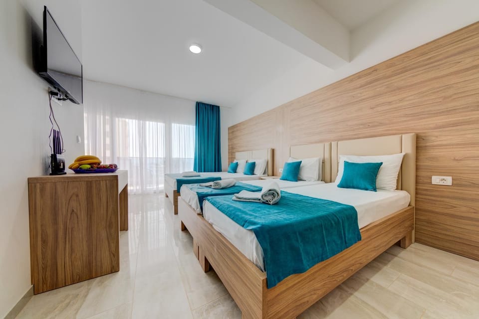 Bed, TV and multimedia, Photo of the whole room