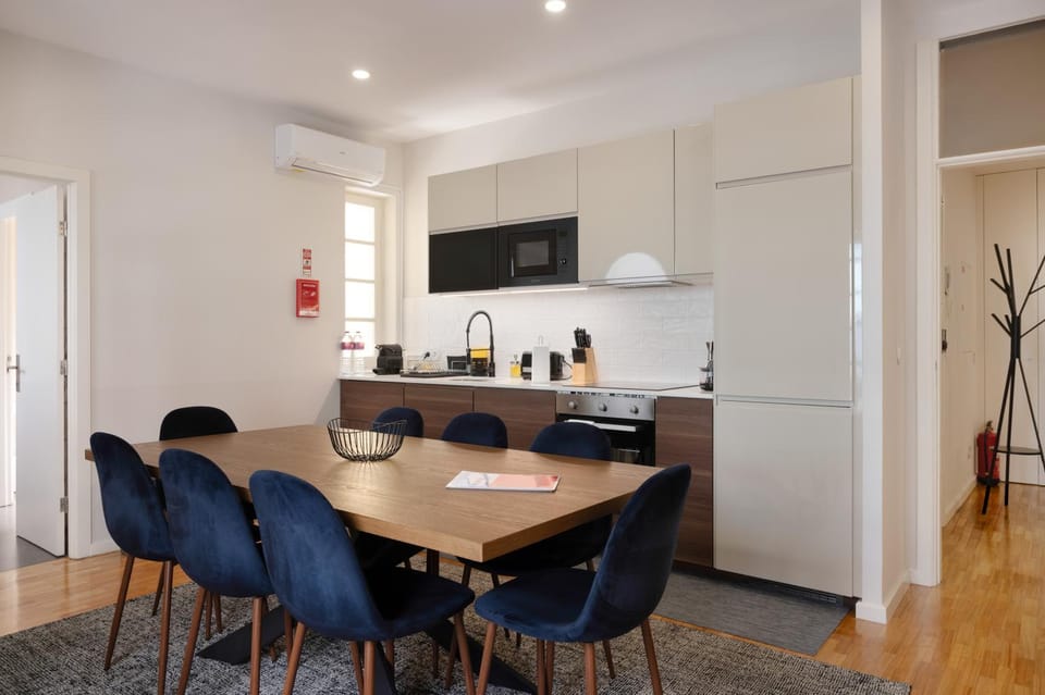 Kitchen or kitchenette, Living room, Seating area, Dining area, Dinner