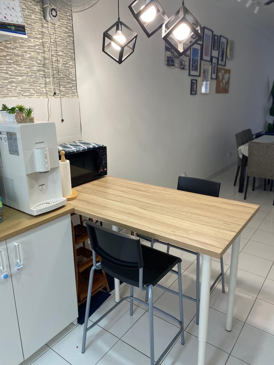 Kitchen or kitchenette, Dining area