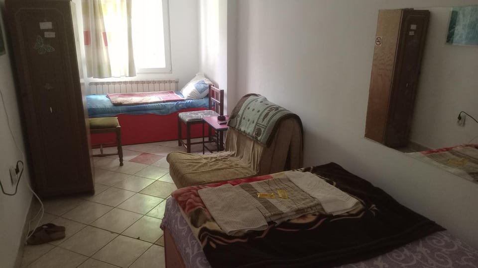 Property building, Bed, Garden