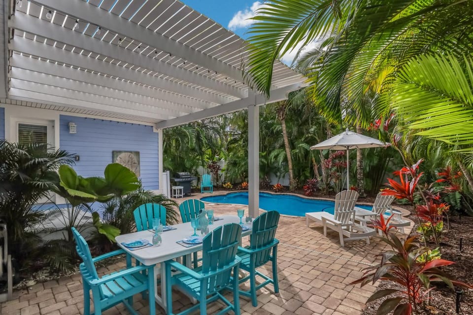 Bean Point Beach Cottage: North End Pool Home, Close to Beach & Bay by Anna Maria Life House in Anna Maria Island