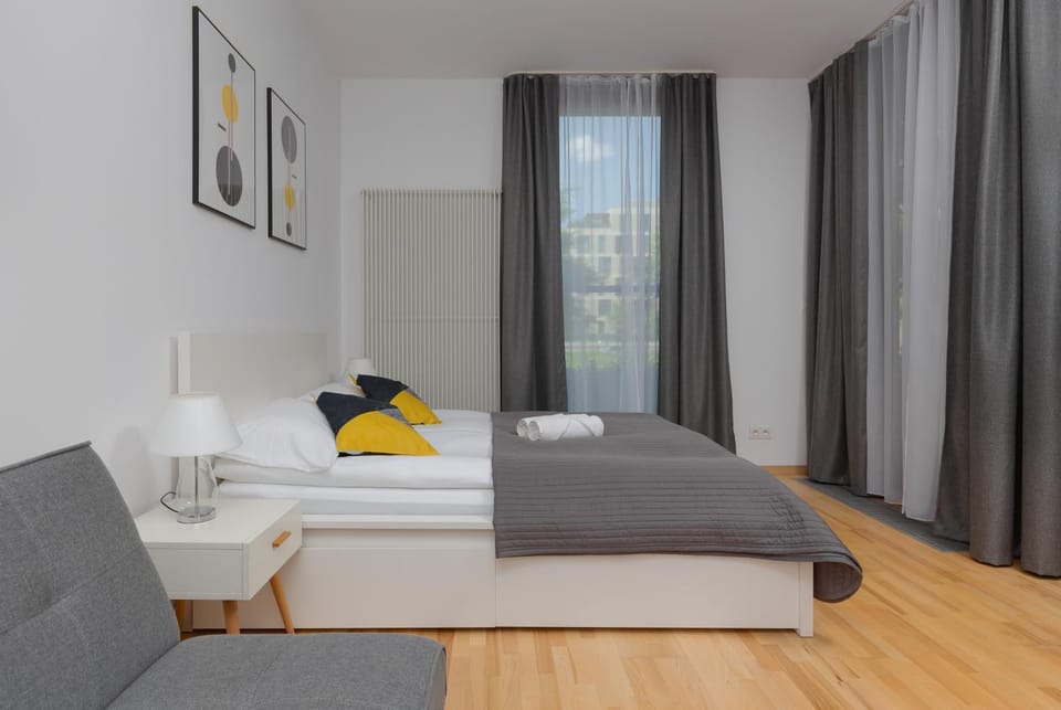Bed, Living room