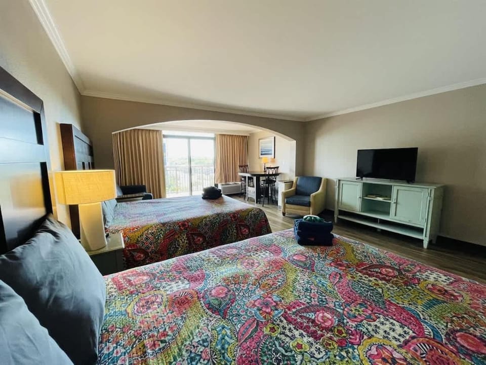 *FANTASTIC SUNSETS AWAIT* *Queen Beds *Great Pools, Hot Tubs+++*NM61 House in Myrtle Beach