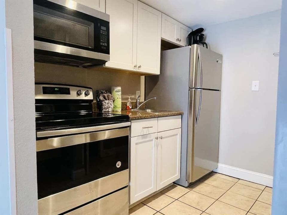 *FANTASTIC SUNSETS AWAIT* *Queen Beds *Great Pools, Hot Tubs+++*NM61 House in Myrtle Beach