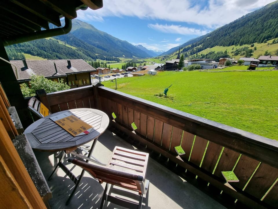 Balcony/Terrace, Mountain view