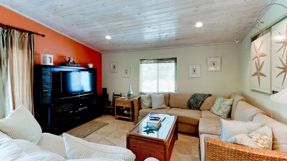 Bon Ami: North End AMI, Pool Home, Short Walk to Bean Point by Anna Maria Life Vacation Rentals House in Anna Maria Island