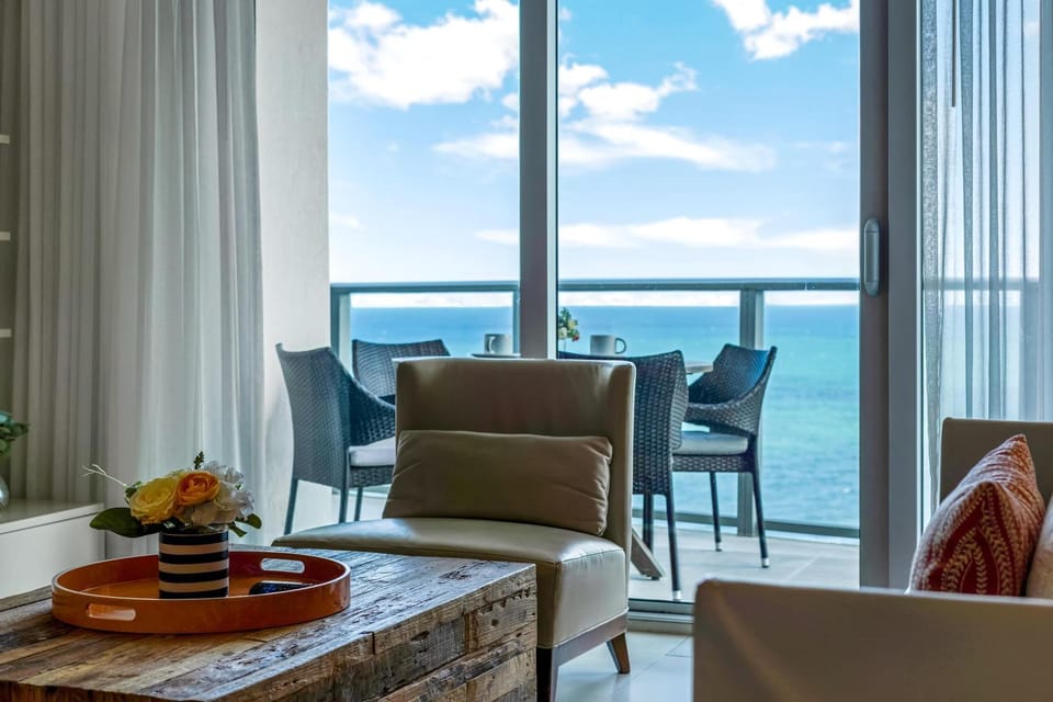 Luxe Stay at Hyde Resort -Oceanfront & Amenities House in Hollywood Beach
