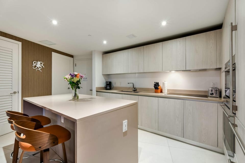 Luxe Stay at Hyde Resort -Oceanfront & Amenities House in Hollywood Beach