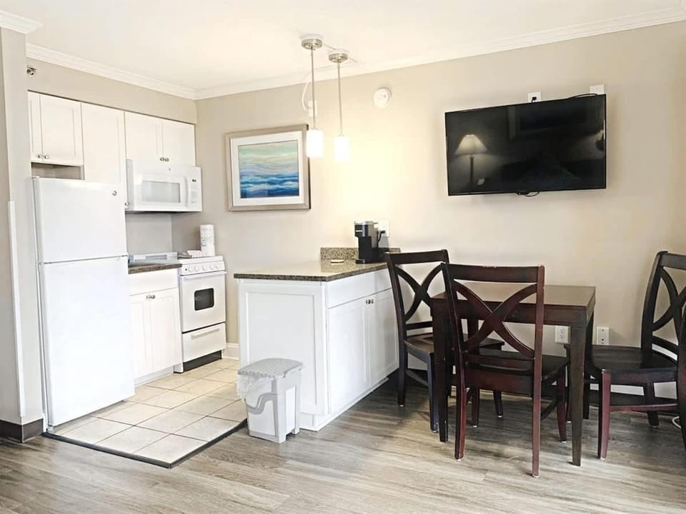 *OCEAN VIEW BEAUTY* Pools, Lazy River, Hot Tubs+*M73 House in Myrtle Beach
