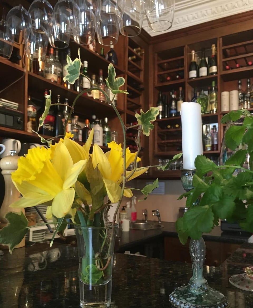 Lounge or bar, Food and drinks, Dining area, Dinner, Dinner, Drinks, Drinks, Alcoholic drinks, Alcoholic drinks