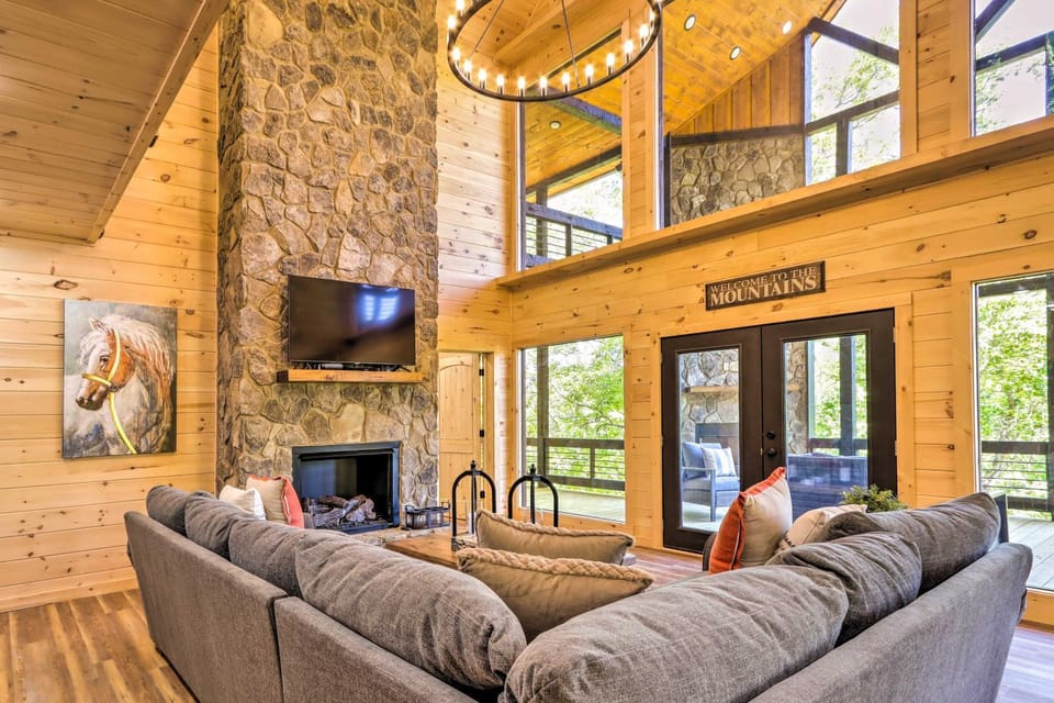 Riverfront Blue Ridge Escape w/ Scenic Views! House in Georgia