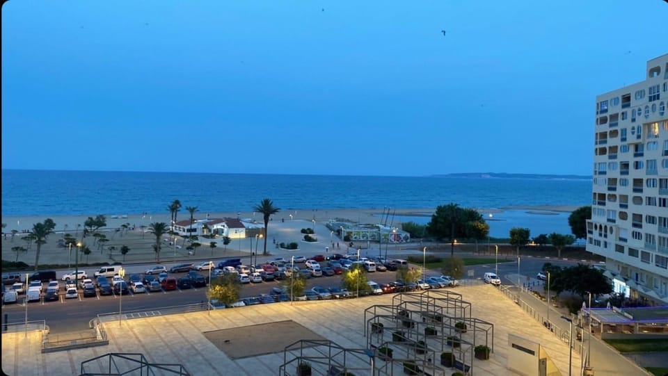 Sea view, Street view