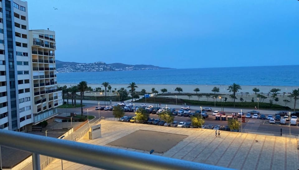 Sea view, Street view
