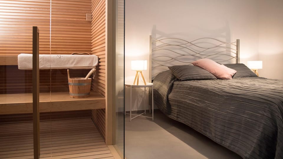Sauna, Bedroom