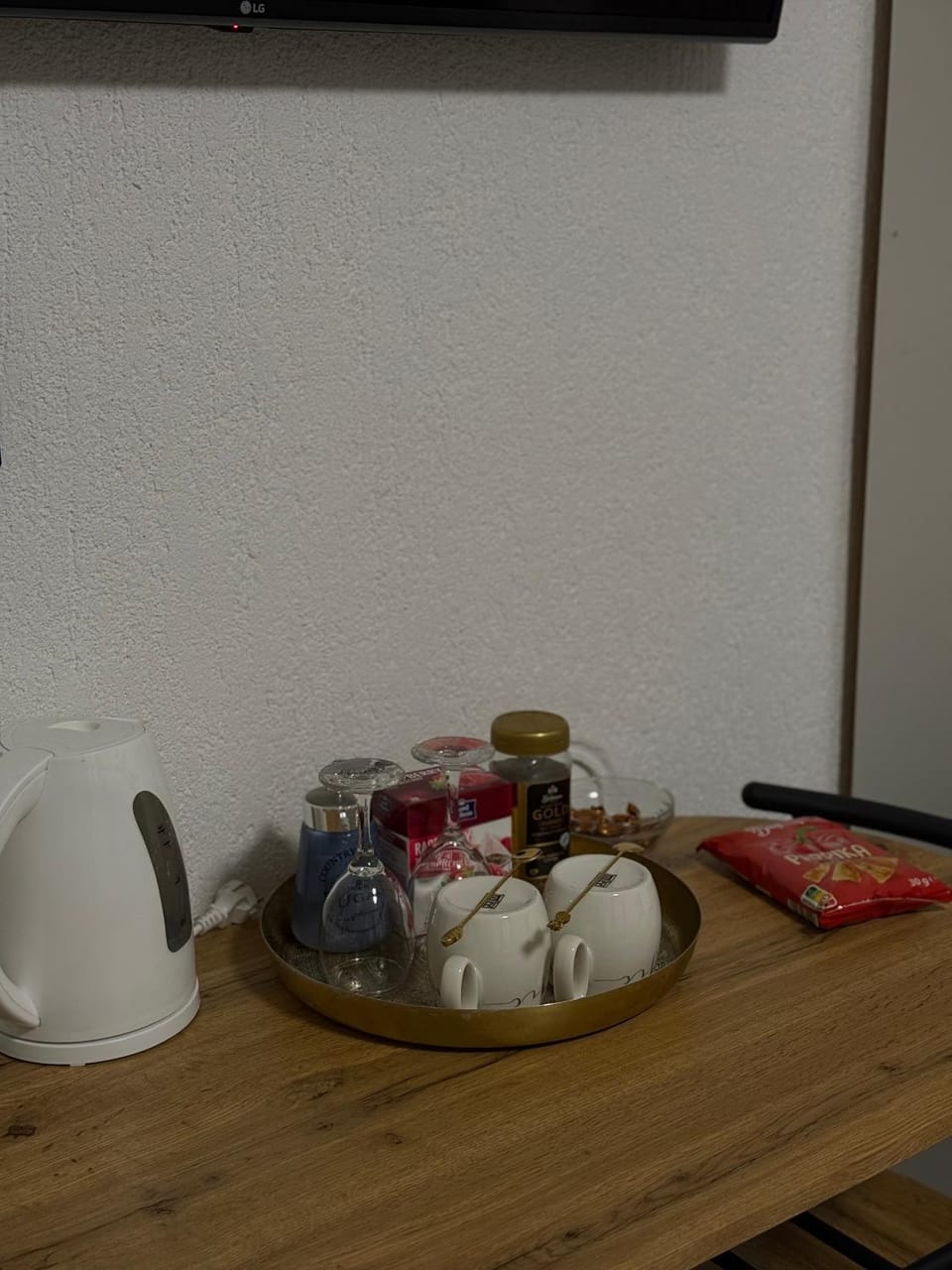 Coffee/tea facilities, Food and drinks