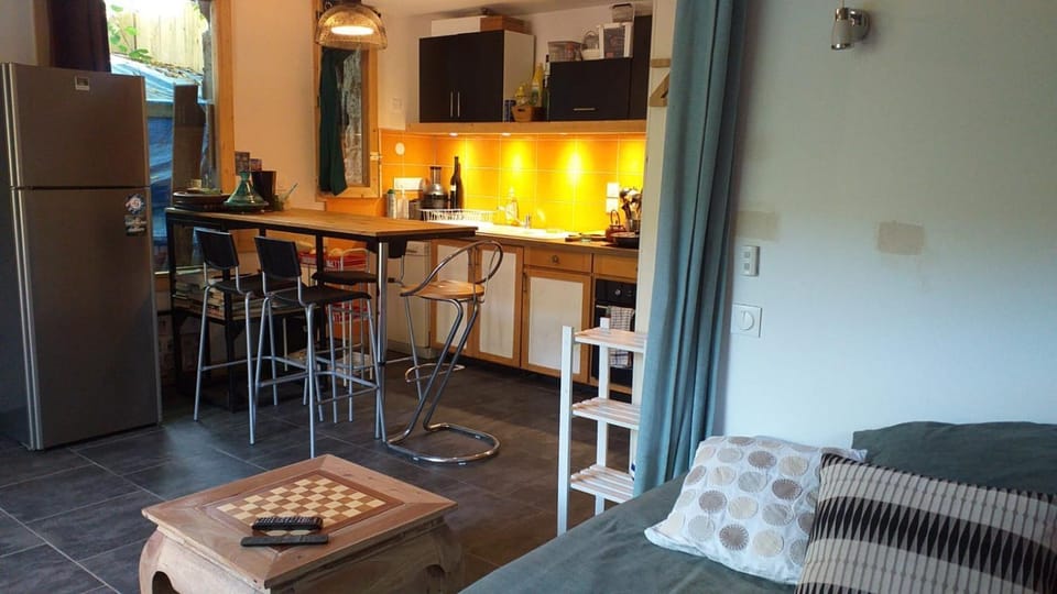 Kitchen or kitchenette, Lounge or bar
