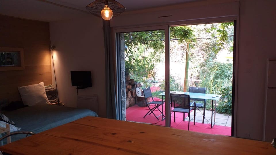 Lounge or bar, Garden view